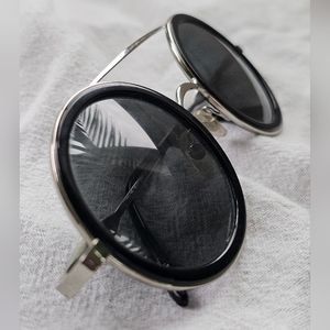 WILDFOX WINONA SUNGLASSES WITH AVIATOR BAR COMES WITH CASE